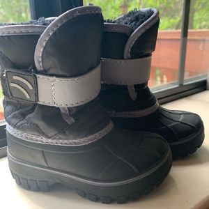 Toddler size 5/6 snow boots